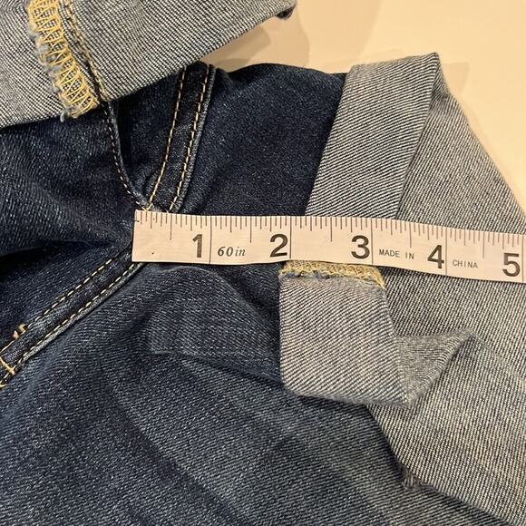 7 For All Mankind 3” Inseam Cuffed Shorts Size 29 - Picture 7 of 16